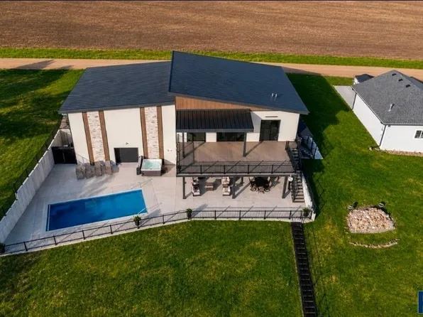 6319 Stoney Point, Wentworth, SD 57075