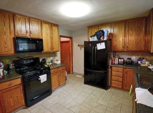 2071 Uniondale Dr, Stow, OH 44224