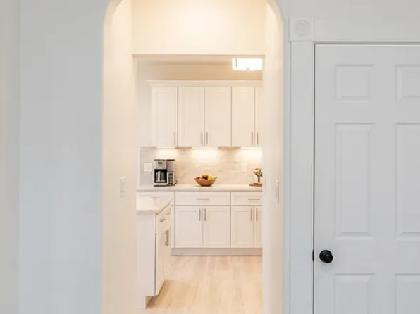 252 E Eagle St Floor 2, Boston, MA 02128