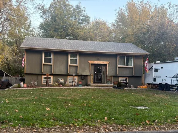 702 Cedar St, Lathrop, MO 64465