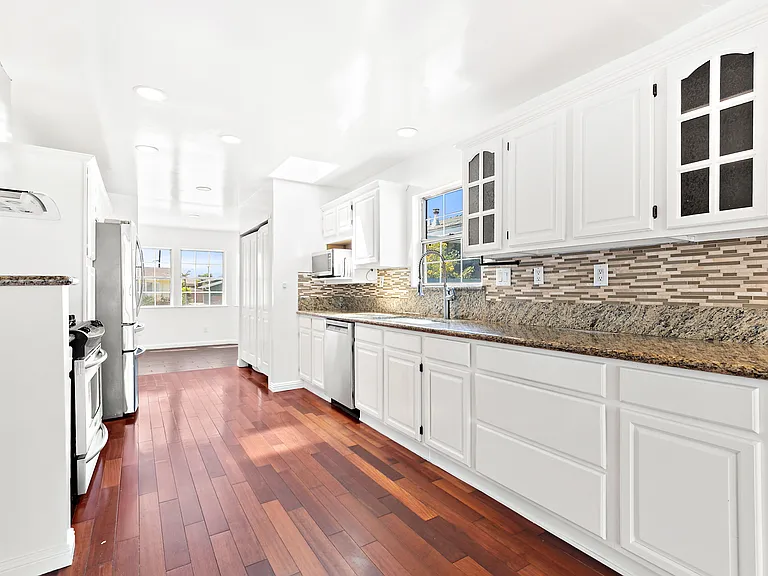 20940 Conradi Ave — Photo 3