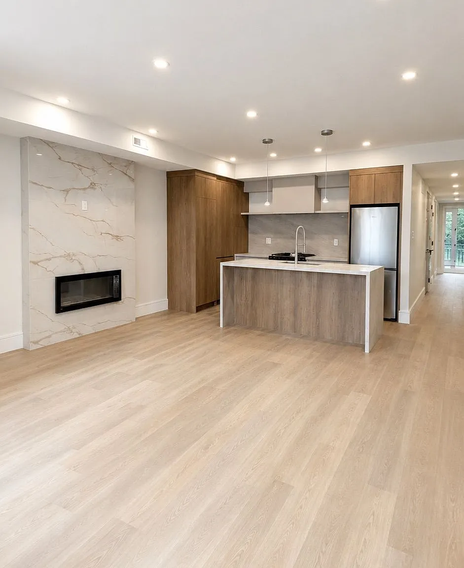 43 Elmwood Ave N — Photo 4