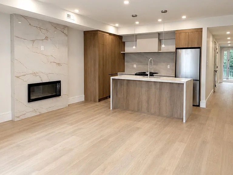43 Elmwood Ave N #1 — Photo 4
