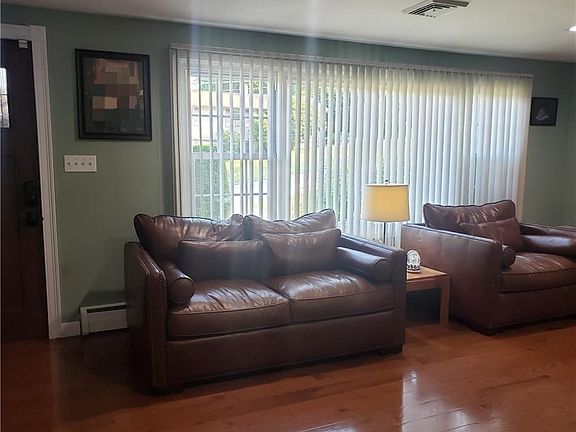 5th image of 13 Brown Dr