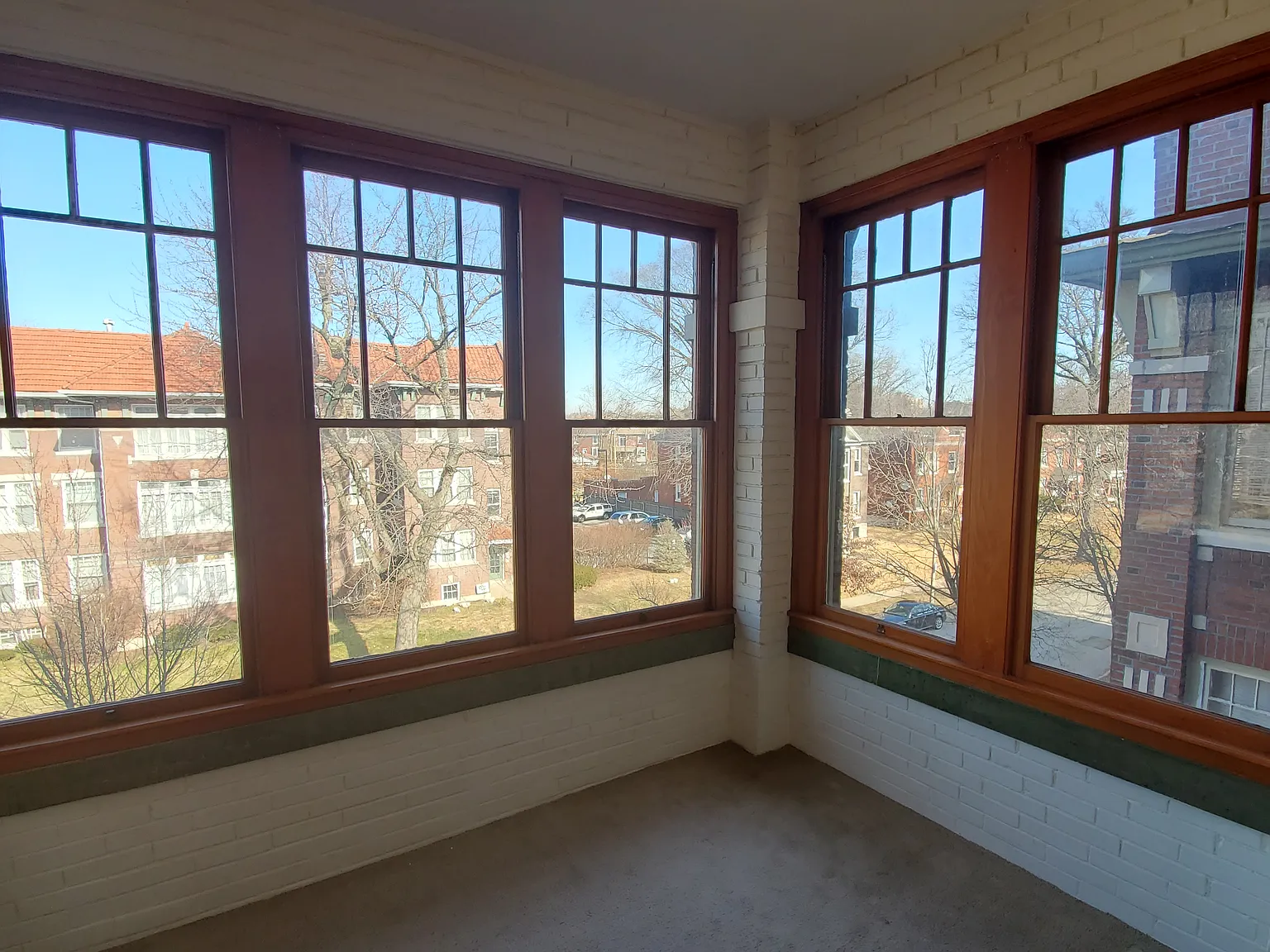 5788 Pershing — Photo 4