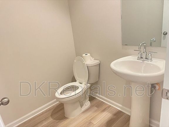 5th image of 318 Timberland Ave