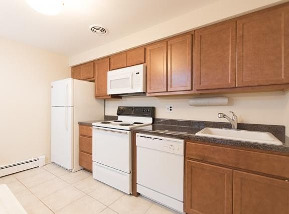 2nd image of 603 W Stratford Pl APT 2C