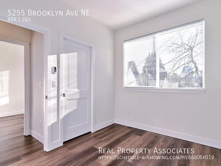 5255 Brooklyn Ave NE — Photo 5