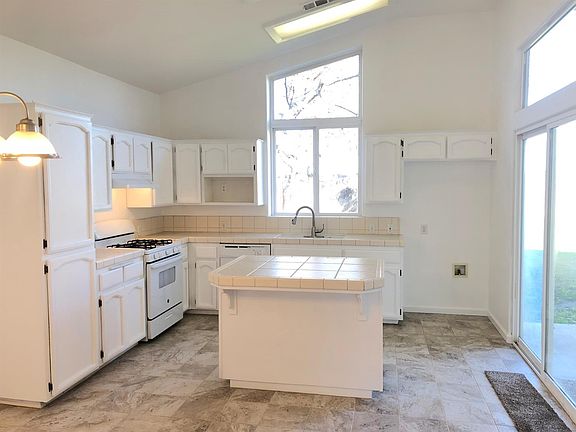 4th image of 3942 E Four Creeks Ct