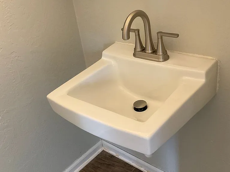 405B W Poos Dr — Photo 8