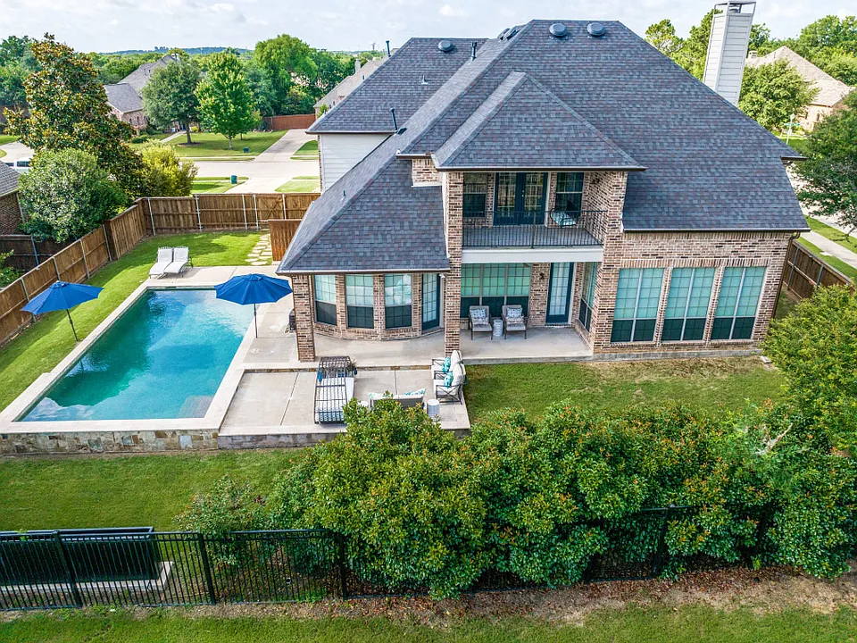 301 Foxcroft Ln