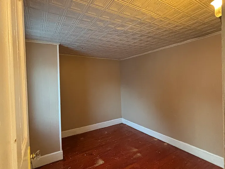 121 Bridge St — Photo 1