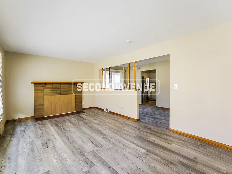 465 Willow Ave — Photo 8