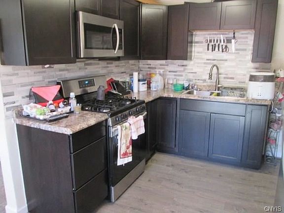 3rd image of 3948 E Genesee St