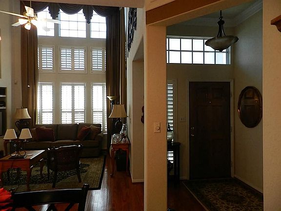 4th image of 10322 Thornmont Ln