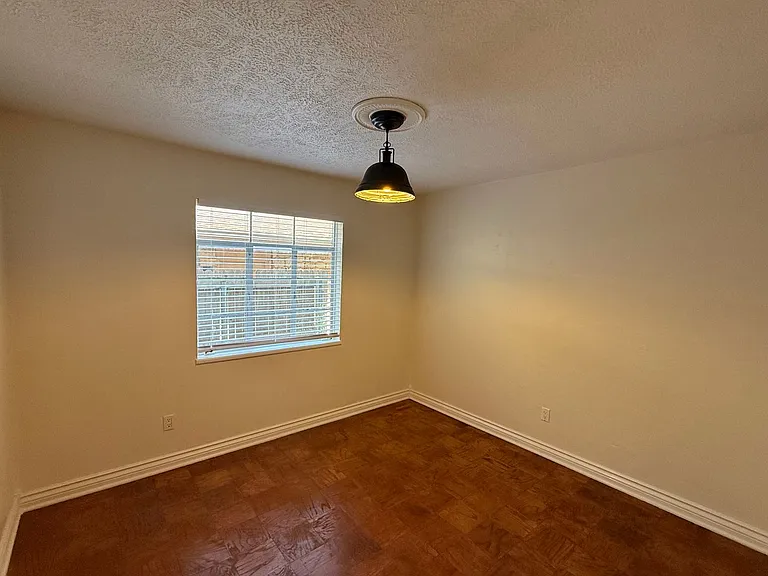 1833 Westminster Pl — Photo 8