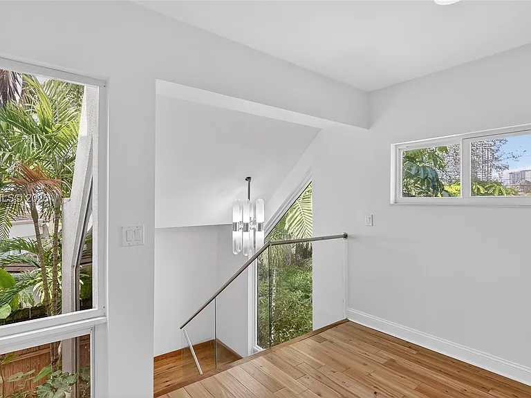 3226 NE 168th St — Photo 13