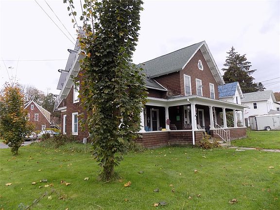 2nd image of 30 Grand St