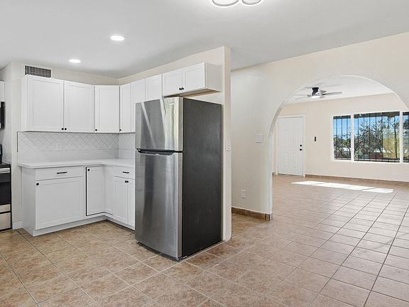 4th image of 1846 W Caravelle Rd