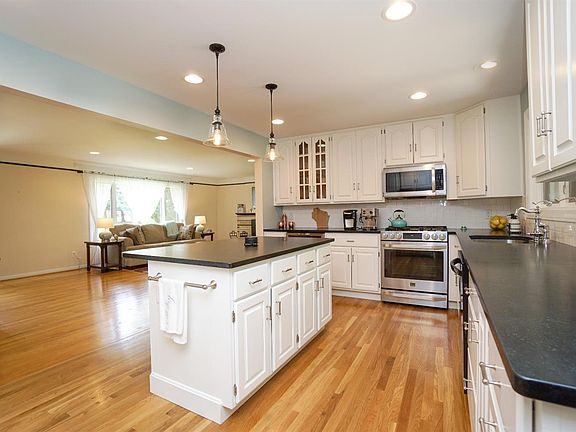 5th image of 7534 Glenover Dr