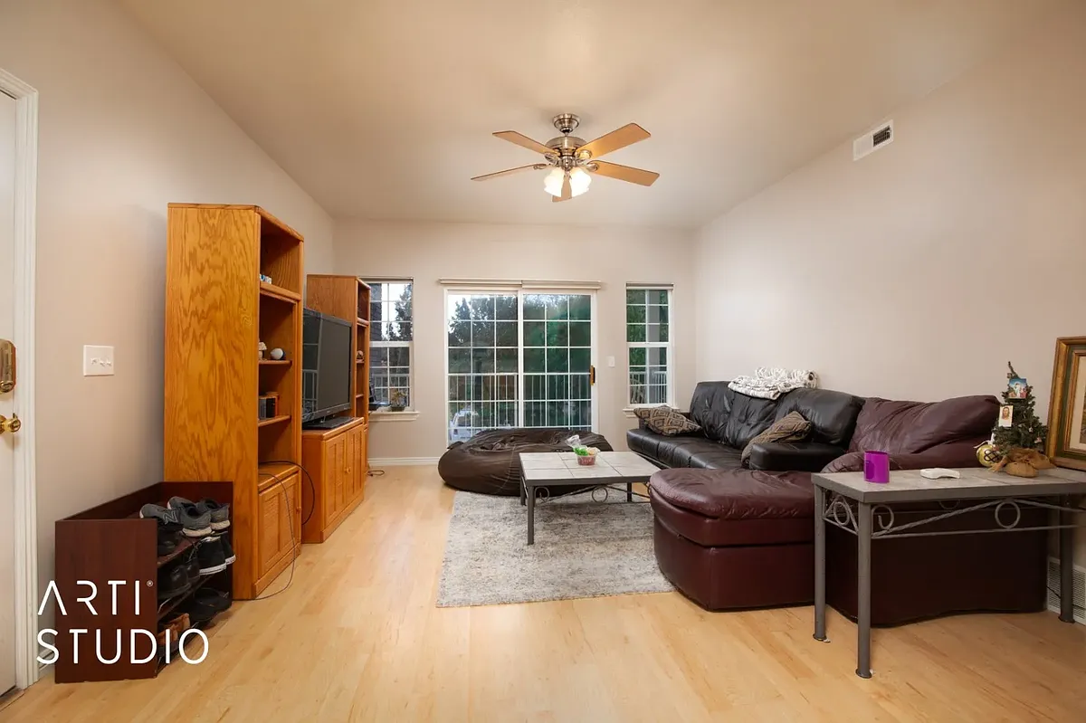 Building Photo - 331 N Belmont Pl #233