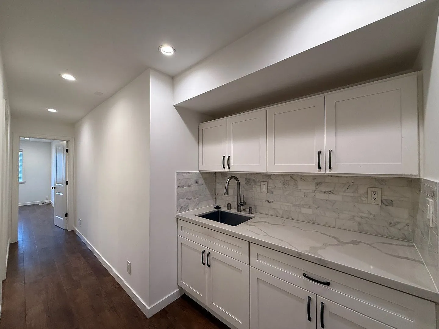 1052 Jamestown Avenue — Photo 1