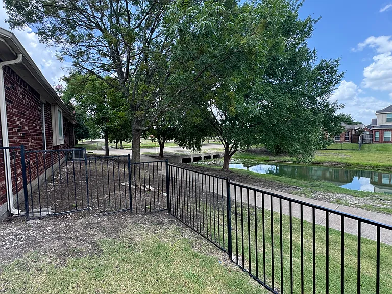 1823 Bur Oak Dr — Photo 18