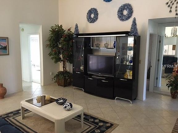 4th image of 696 Adriane Park Cir