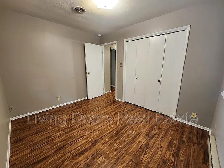1301 Hill St — Photo 14