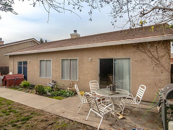 3rd image of 4834 Woodhollow Ave