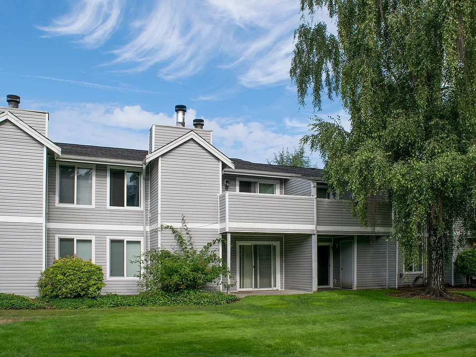 Crowne Pointe Apartments