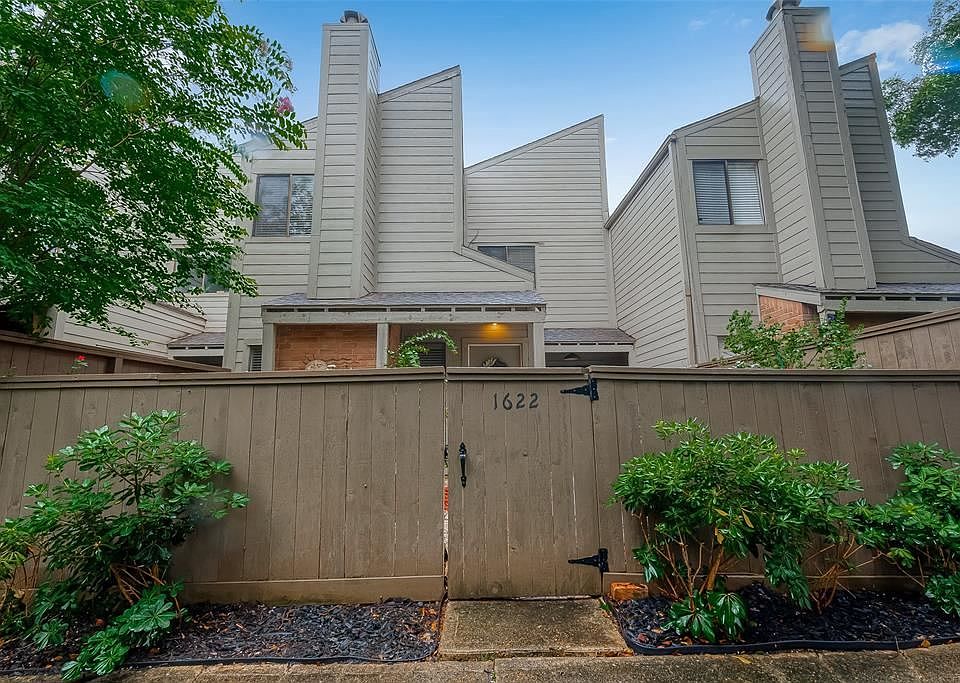 1st image of 1622 Prairie Grove Dr #204