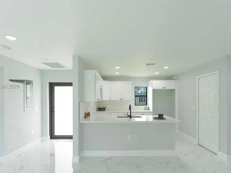 761 Kirkman Ave — Photo 4