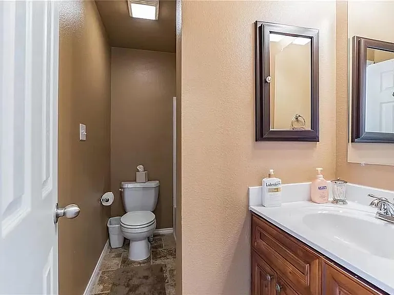 1503 Claremont Cir #B — Photo 9