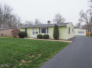 237 24th St N, Springfield, MI 49037