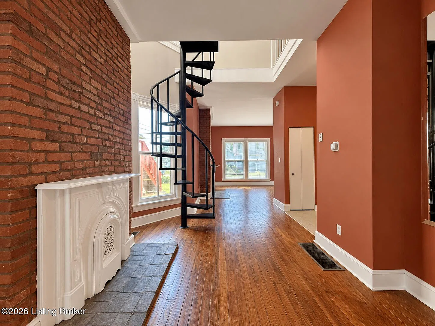 2 bed, 1.0 bath, 950 sqft, $1,095 — Photo 2