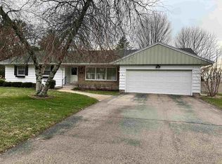 238 Woodland Ct, Lake Mills, WI 53551