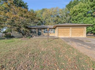1212 N Ridge Ave, Liberty, MO 64068