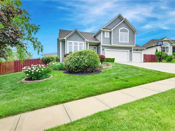 7020 Constance St, Shawnee, KS 66216