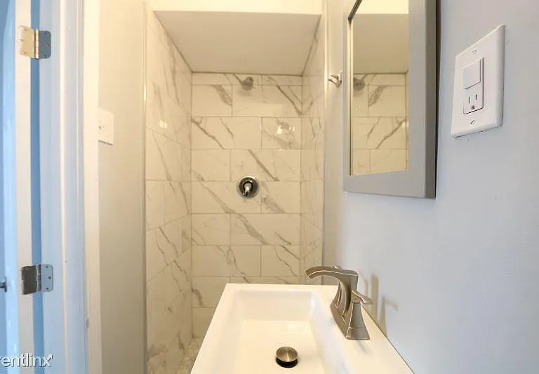 2011 W 18th St #2F — Photo 14
