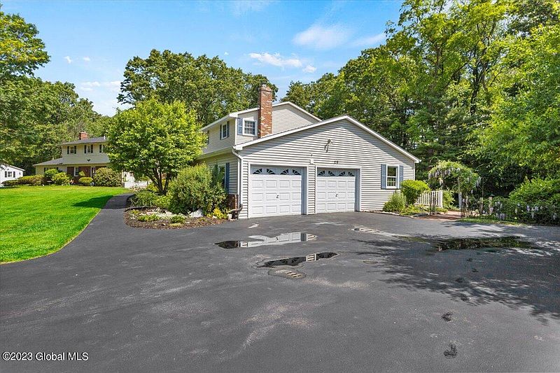 3rd image of 29 N Hill Drive