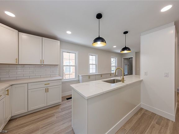 2nd image of 17606 Chagrin Blvd