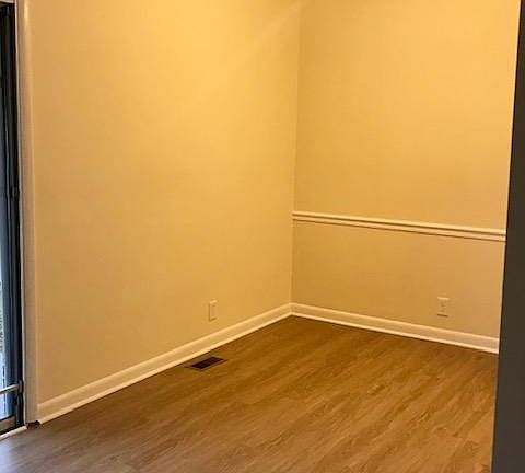 3rd image of 915 Ewing Blvd APT 6