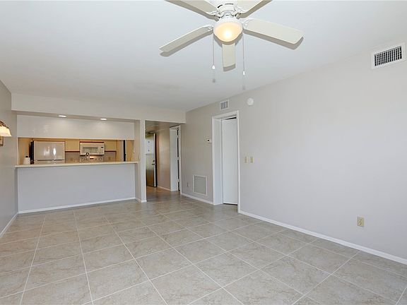 5th image of 6 Plantation Dr APT 102