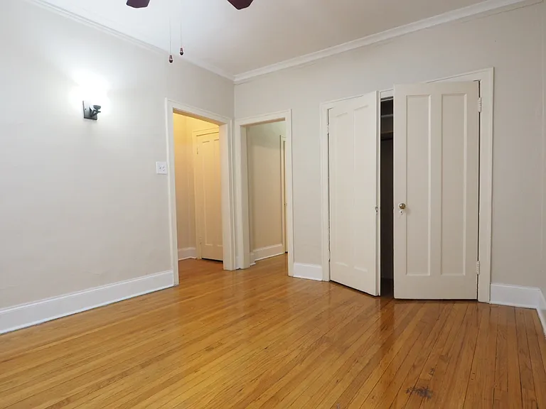 4937 N Whipple St #2E — Photo 2