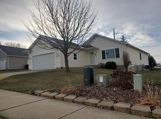 5825 Robinwood Ln, Marion, IA 52302