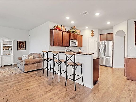 4th image of 308 Langley Dr
