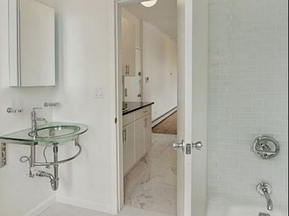 5th image of 95 Verona St APT 3