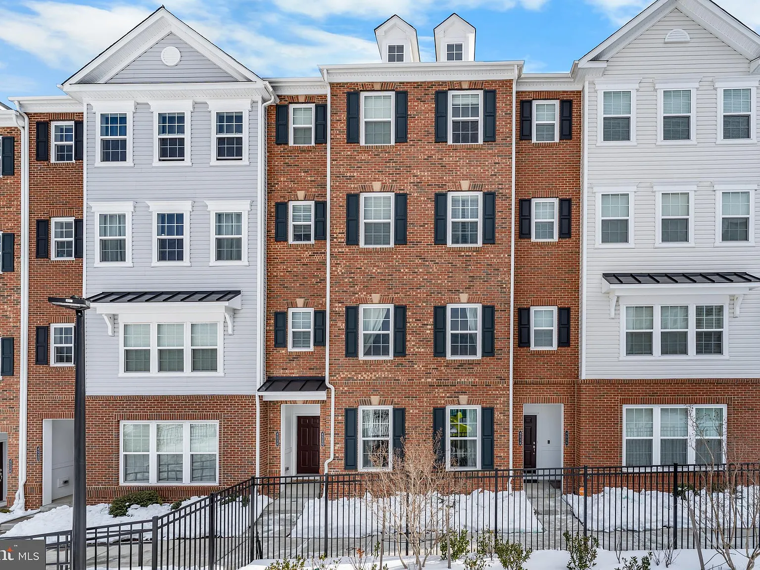 2 bed, 2.5 bath, 1703 sqft, $3,100 — Photo 1
