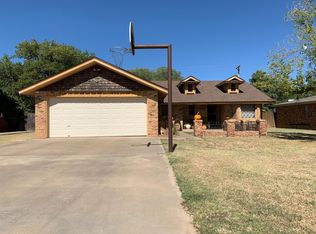 1330 W Lynn St, Slaton, TX 79364